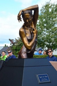 Apres le Bain after unveiling (Photos by Larry Vogel)