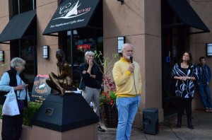 Mayor Earling welcomes the new artwork